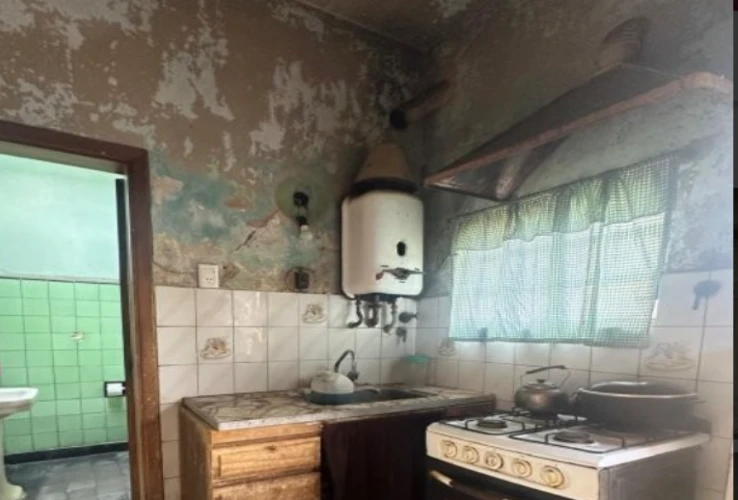 Pérdida de agua en la pared o humedad ambiente?